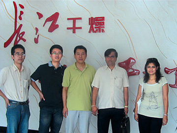 國外（wài）客商前來垂購設備